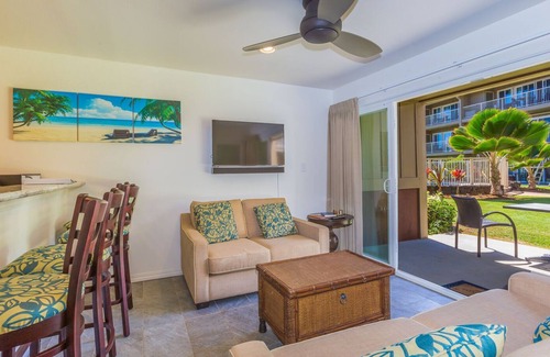Kapaa Condo | Kapaa 2BR Ground floor, Ocean Breeze Condo with pool! (112-2)