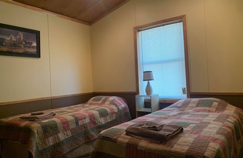 Sundance Cabin | Kara Creek Ranch - 2 Bedroom Cabin with Kitchenette #3