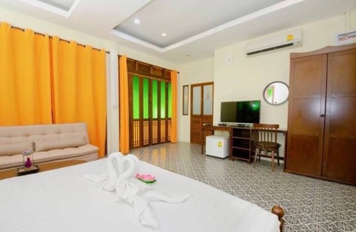 Na Chom Thian Bed & Breakfast | Karnie Cheer Pool Villa & Resort Pattaya