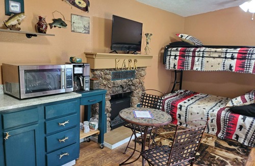 Mountain Home Cabin | Karr's Critter Kamp - only 1 mile to trout fishing!