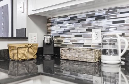 Delray Beach Apartment | Kasa | Bright & Airy 1 BD + Free Parking | Delray Beach