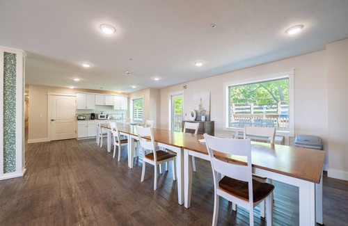 Traverse City Apartment | Kasa Gold Coast Inn Traverse City