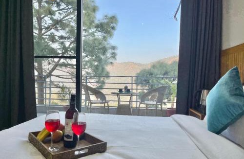 Kumarhatti Apartment | Kasauli Green View With Pool by Kasauli Vista