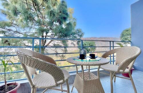 Kumarhatti Apartment | Kasauli Green View With Pool by Kasauli Vista
