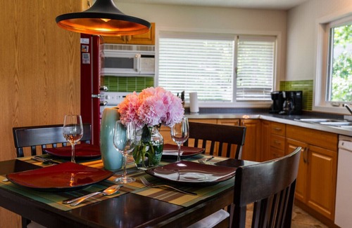 Nelson Condo | Kaslo, Upper Floor Paradise! 2 Beds, Hot Tub, Beach