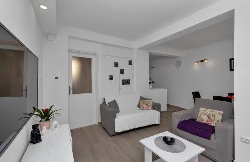 Bili brig Apartment | Katja