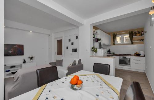 Bili brig Apartment | Katja