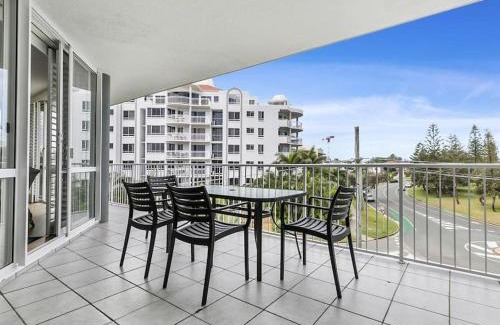 Buddina Apartment | Kawana Beachside Getaway 1 Bedroom Apartment