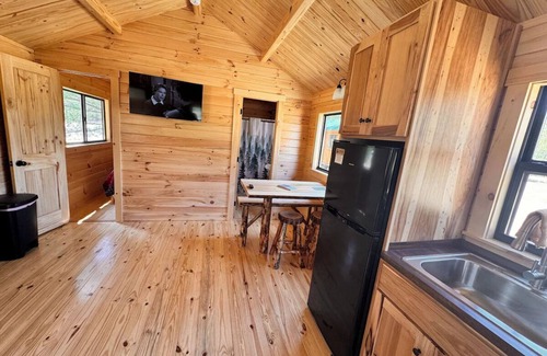 Ely Cabin | Kawishiwi Cabin, a Charming 2-bedroom cabin with AC, WiFi in enjoyable Ely