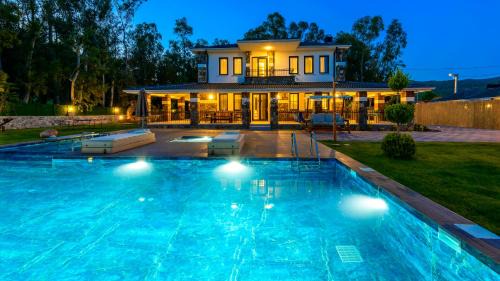 Fethiye Villa | Kaya Köy'de Özel Havuzlu, 5 Yatak Odalı Lüks Villa Albera