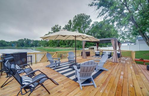 Portage House | Kayaks and Fire Pits Waterfront Portage Getaway!