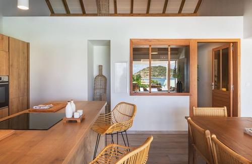 Cul de Sac Villa | ☀️ 🏖️ Kayaks, snorkeling gear, water access, optic fiber WiFi and AC