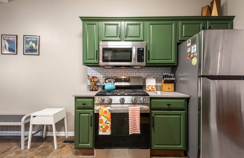 Rosedale House | KC Explorer - Walkable 39th St. Bungalow + Parking!