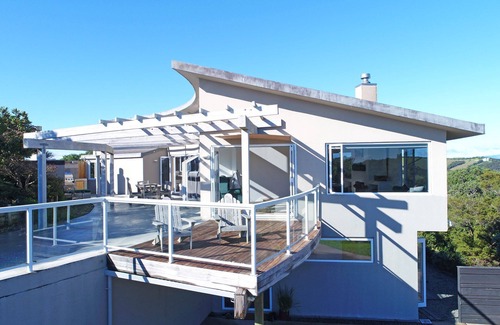 Surfdale House | Kennedy Point Hilltop House
