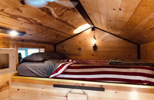 Kenny Lake Cabin | Kenny Lake Cabin 25 miles from famous Copper River fish in Chitina! Pets ok!