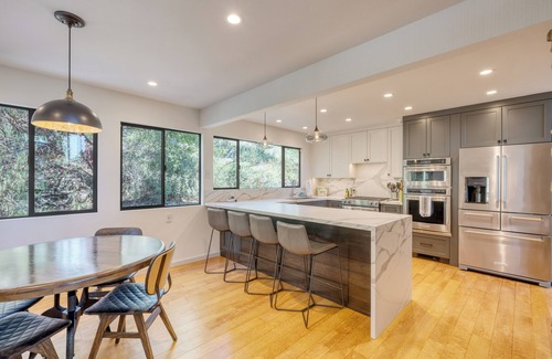 Kenwood House | Kenwood Vista by AvantStay | 7acres w/Pool, Fire Pit, Vineyard Views