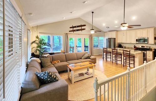 Seneca House | Keowee Adventures ~ Peaceful Lakefront Home on Keowee ~ 7 Miles from Clemson!