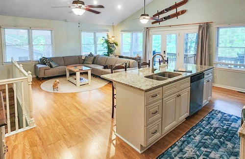 Seneca House | Keowee Adventures ~ Peaceful Lakefront Home on Keowee ~ 7 Miles from Clemson!