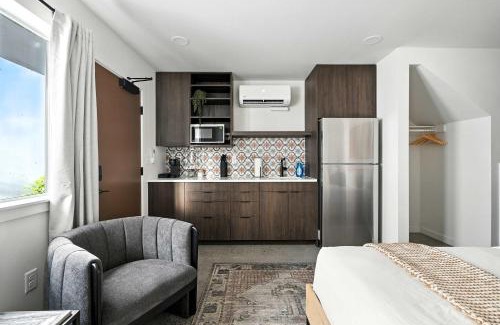 Kerns Apartment | Kerns Studio - Near Coffee Dining & Transit