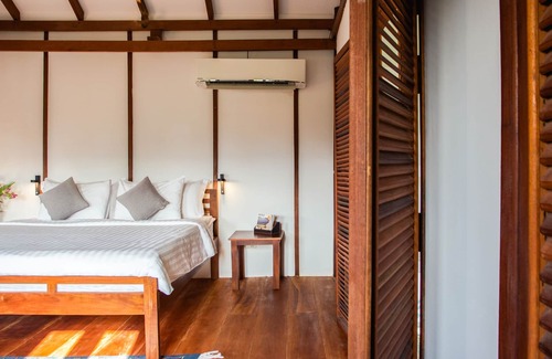 Kampot Hotel | Khla Lodge Double Room of the Boat House