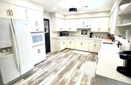 Norman House | Kick back and relax in this calm, stylish retreat near OU!