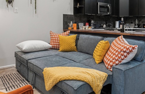 Old City Apartment | Kid Friendly-Parking-Roof Deck