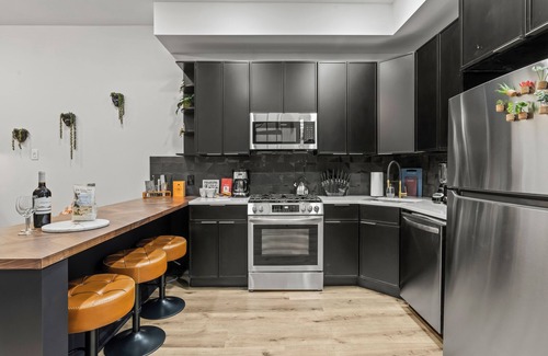 Old City Apartment | Kid Friendly-Parking-Roof Deck