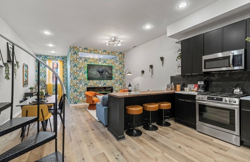 Old City Apartment | Kid Friendly-Parking-Roof Deck