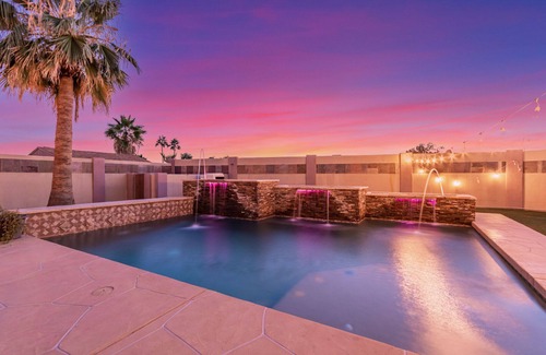 Ahwatukee Foothills House | KIDS LOVE ME! Neon 5 Waterfall Heated Pool, HOT TUB, Putting Greens & Fire Pit