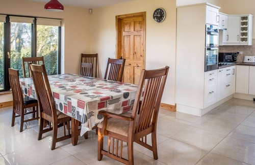 Kilmore Apartment | Kilmore Quay Castleview House, Kilmore Quay, Co.Wexford - 5 Bed - Sleeps 9/10
