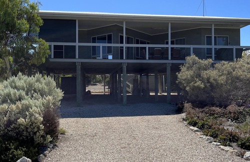 Warrenben House | Kimba's - Stylish 4 Bedroom Holiday Home