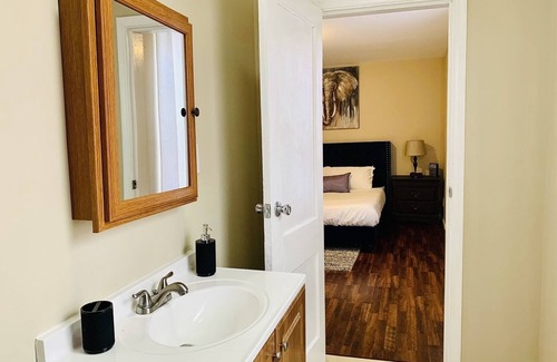 Sharon Hill Apartment | ✪King Bed Apartment✪ in Suburbs | Perfect Long Term Stay