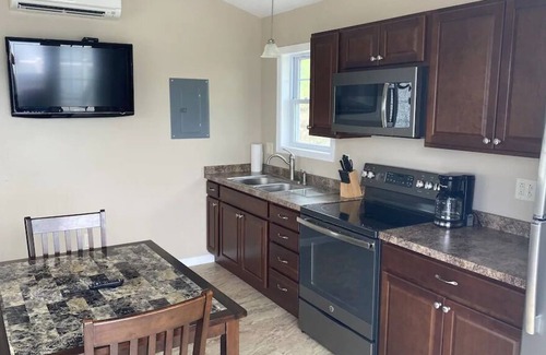 Watkins Glen Cottage | King Bed Cottage 1 Bed 1 Bath