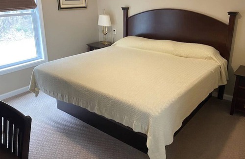 Watkins Glen Cottage | King Bed Cottage 1 Bed 1 Bath