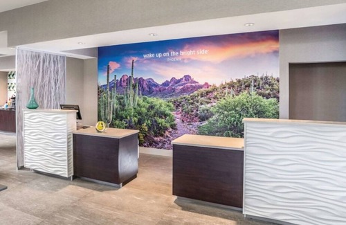 Ahwatukee Foothills House | King Bed Executive Room at La Quinta Inn & Suites by Wyndham Phoenix Chandler