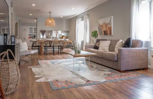 Logan Heights House | ⭐️King Bed⭐️FirePit⭐️Full Kitchen⭐️Patio ⭐️W/D⭐️BBQ