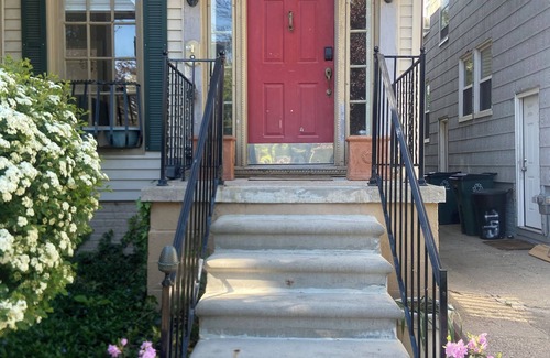 Ferndale House | King Bed in 2-bedroom house in lovely Ferndale with AC