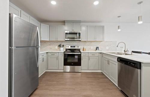 Riverside Apartment | King Bed J and K on Main Luxury Apartment 403