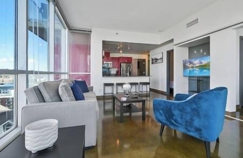 Beltline Apartment | King Bed | Mins to Saddledome | AC | UG Parking