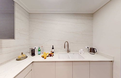 Mamilla Apartment | King David Residences: Spacious 3-bdrs 3-bths with Pool, Gym & View in Jerusalem