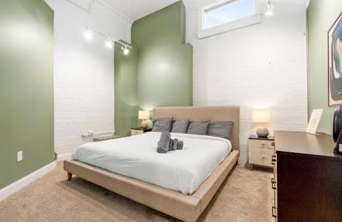 Shelby Park Apartment | KING First Floor Sleep8 4Beds 2BA Swepson Escape