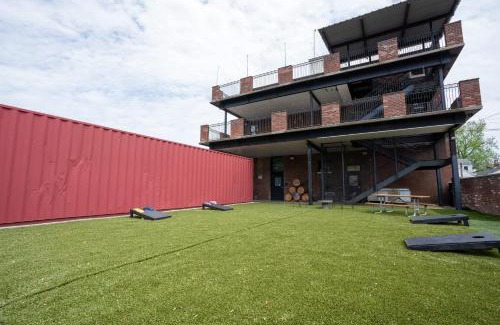 Shelby Park Apartment | KING First Floor Sleep8 4Beds 2BA Swepson Escape