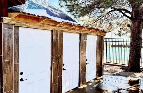 McIntosh Cabin | King Glamping Tent with AC & Mountain Views