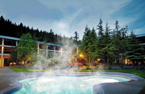 North Bonneville Resort | King Jacuzzi Mountain View