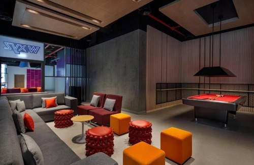 Garhoud House | King Room Near DXB Airport By Luxury Bookings