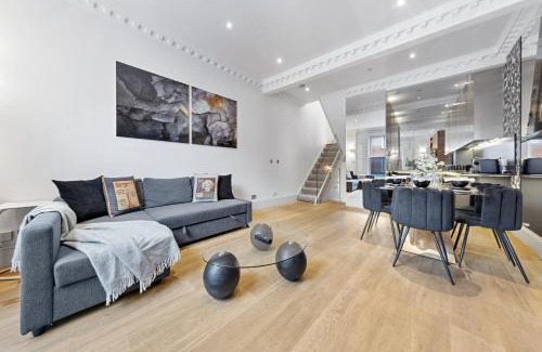 Chelsea Riverside Apartment | King's Road RoomPilot Collection