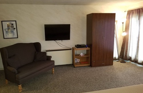 Swain Apartment | King's Suite #8 Near Letchworth State Park