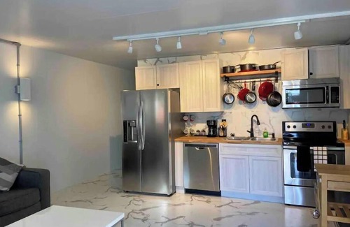 Cocoa House | King Size Bed Suit Apartment Quite Neighborhood
