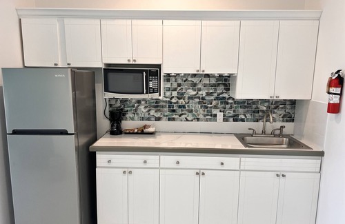 Grace Bay Apartment | King size single bed The Suites@MrGroupers