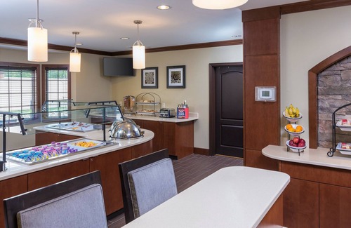 Canton Apartment | King Studio | Free Breakfast Buffet. Pool & Hot Tub Access.